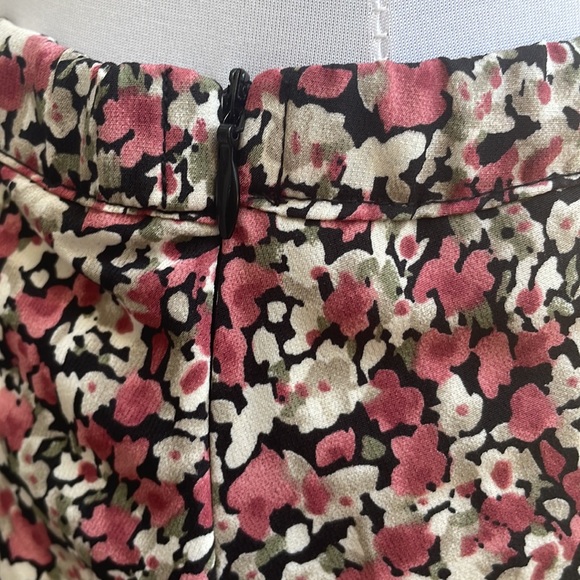 NWT- Lush Black Coral Ditsy Midi Skirt ~ Hi-Lo Hem ~ Front Slit Size M - Picture 13 of 13